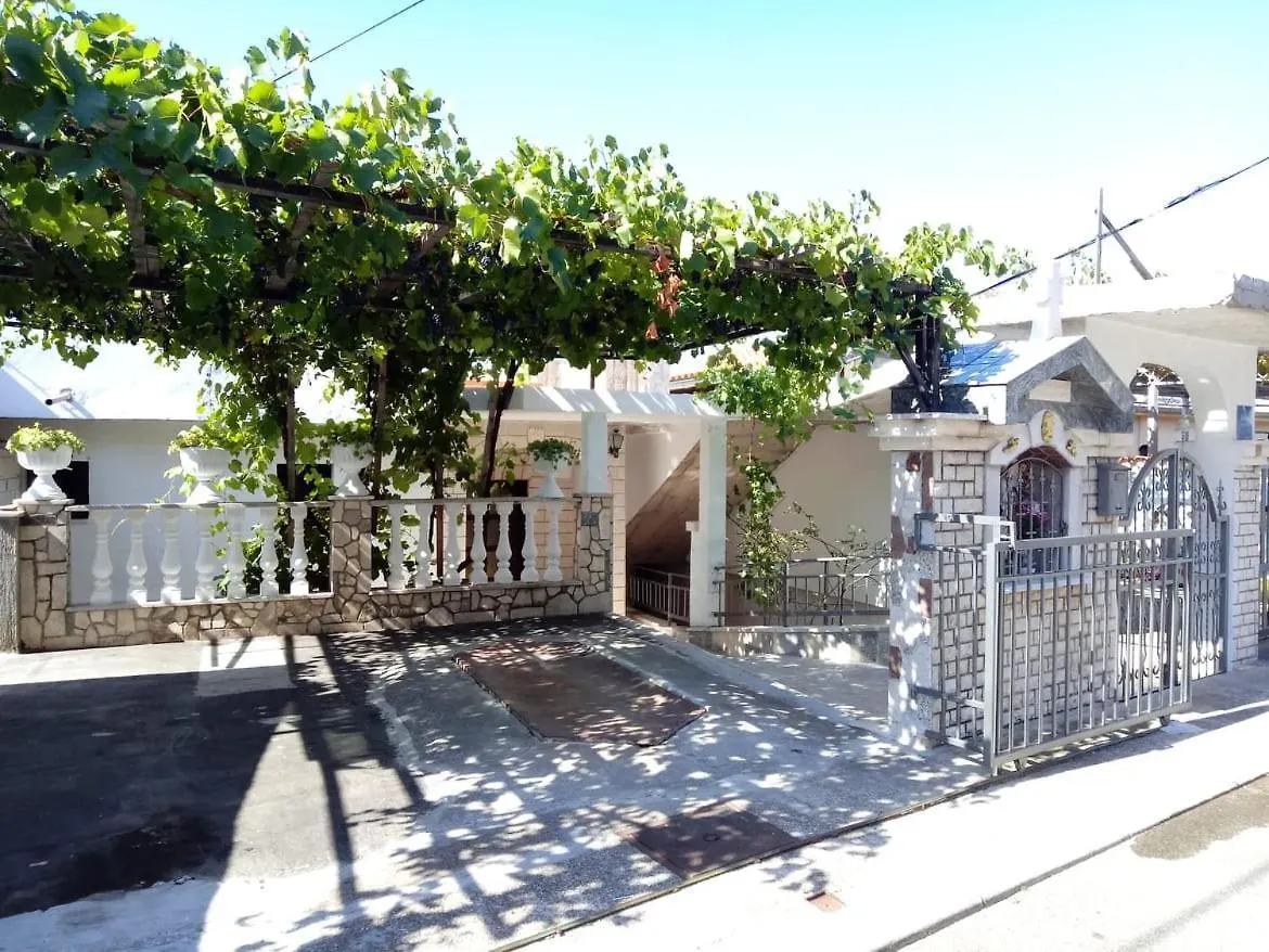 Marijan Apartments location